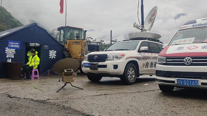 团结一心  重建美好家园